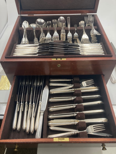 Garrard & Co. Sterling Silver 170-Piece Flatware Set in Shell & Thread Pattern